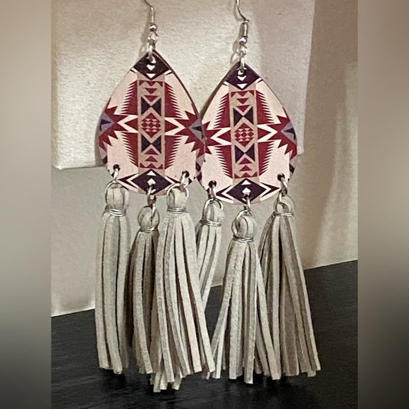 🎉❤️Majestic Fire Wood Teardrop Leather Tassel Fringe Earrings - Picture 1 of 3